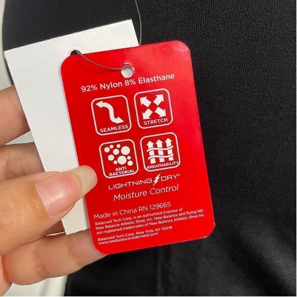 New Balance NWT Women’s Performance Seamless Tank in Caviar Black Size Small - Picture 12 of 12